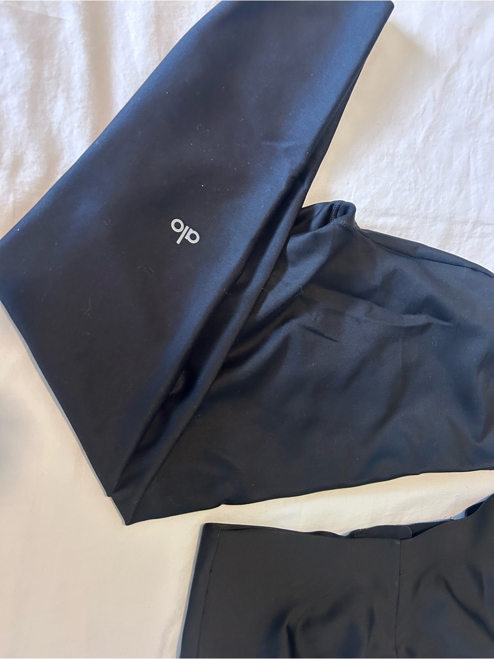 ALO Yoga Black Airlift Set - Bra M, Leggings S - Picture 2 of 4